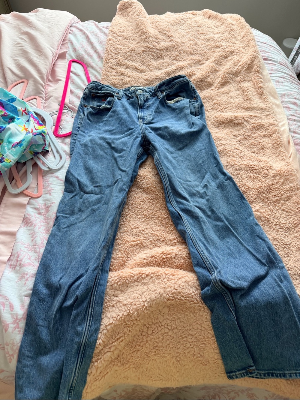 Abercrombie & Fitch Medium Blue Straight-Leg Women's Jeans
